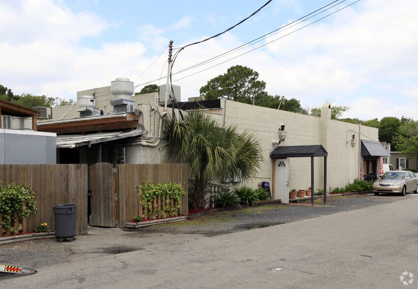More Photos Of 2019 Middle St, Sullivans Island General Retail For Lease