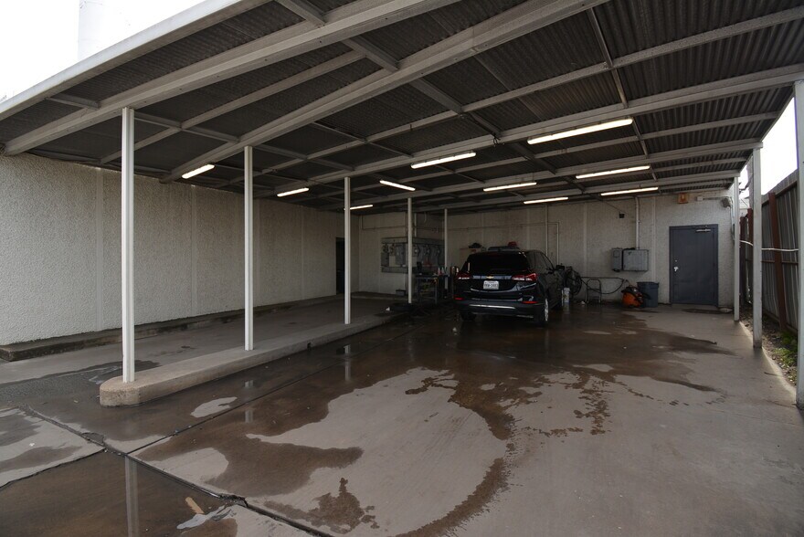 More Photos Of 5610-5613 Southwest Fwy, Houston Mixed Retail For Lease