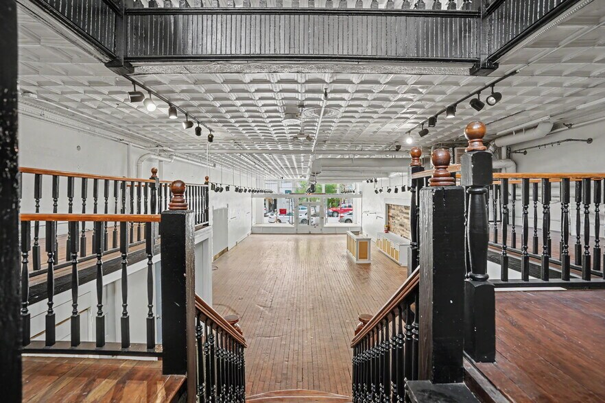 More Photos Of 318 W Broughton St, Savannah Storefront Retail Residential For Lease