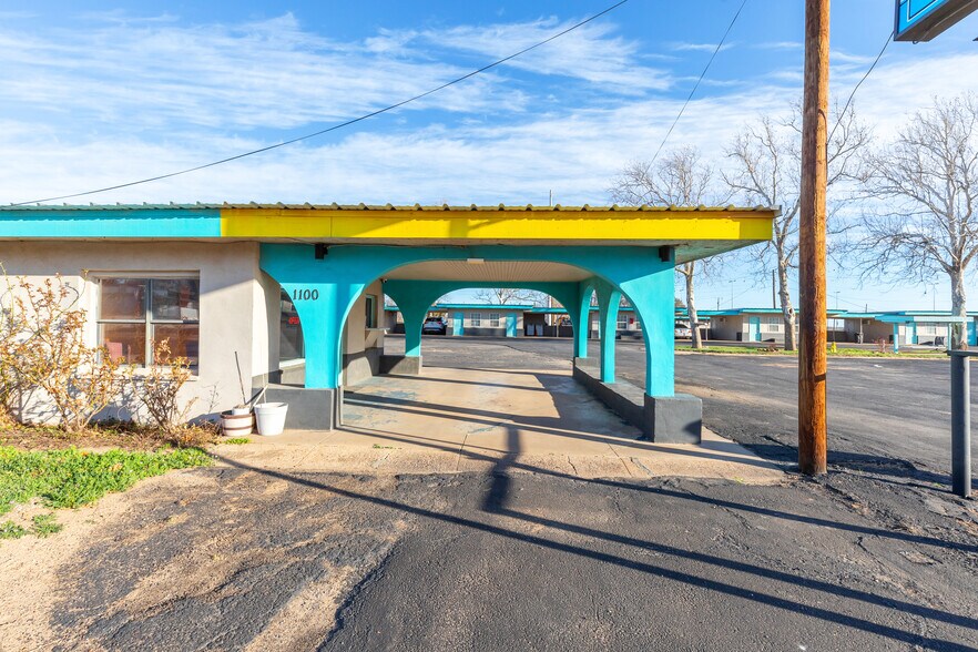 More Photos Of 1100 Main St, Knox City Hotel For Sale