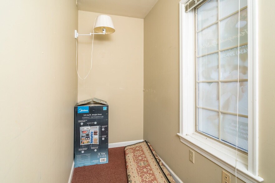 More Photos Of 413 N Coalter St, Staunton Office Residential For Lease