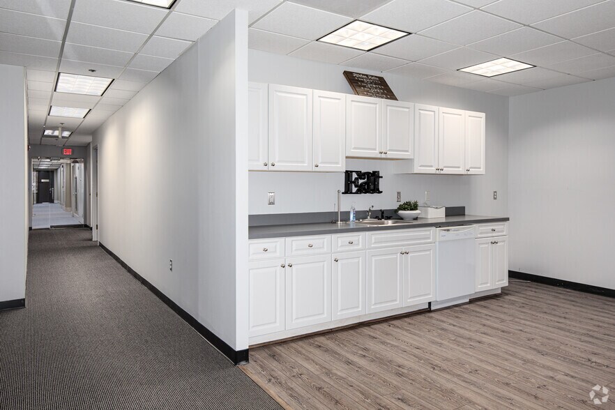 More Photos Of 1320 Old Chain Bridge Rd, McLean Office For Lease