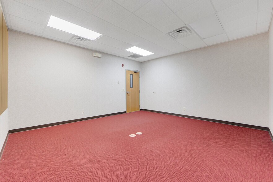 More Photos Of 8645 E Backwater Rd, North Webster Showroom For Lease