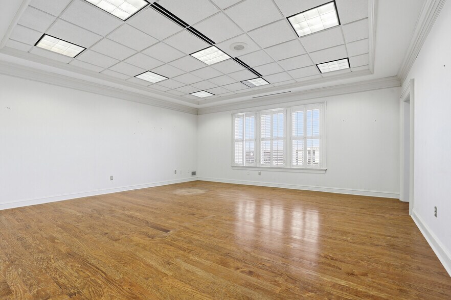 More Photos Of 201 W Main St, Laurens Medical For Lease