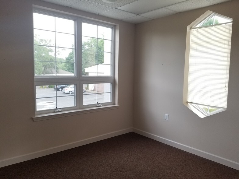 More Photos Of 124 E Miracle Strip Pky, Mary Esther Office For Lease