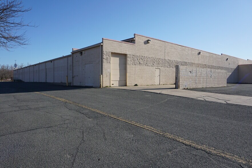 More Photos Of 93 W Campbell Rd, Rotterdam Freestanding For Sale
