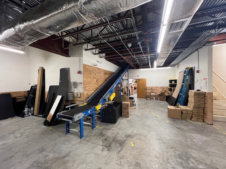 More Photos Of 13991 N Cleveland Ave, North Fort Myers Drugstore For Lease