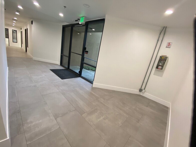 More Photos Of 23293 S Pointe Dr, Laguna Hills Medical For Lease