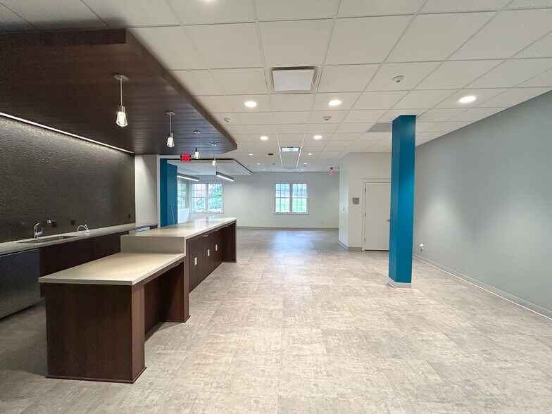 More Photos Of 3 Dauphin St, Mobile Office For Lease