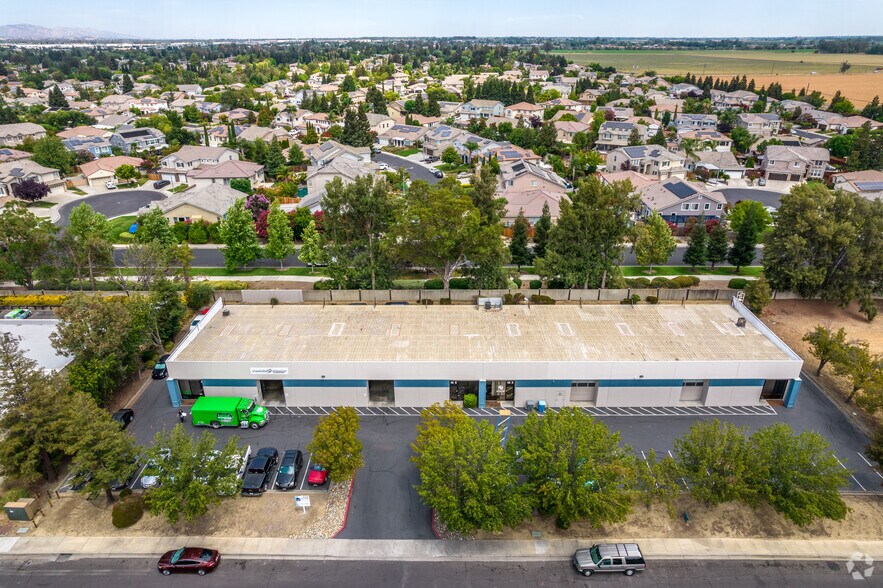 More Photos Of 45 Commerce Pl, Vacaville Service For Lease