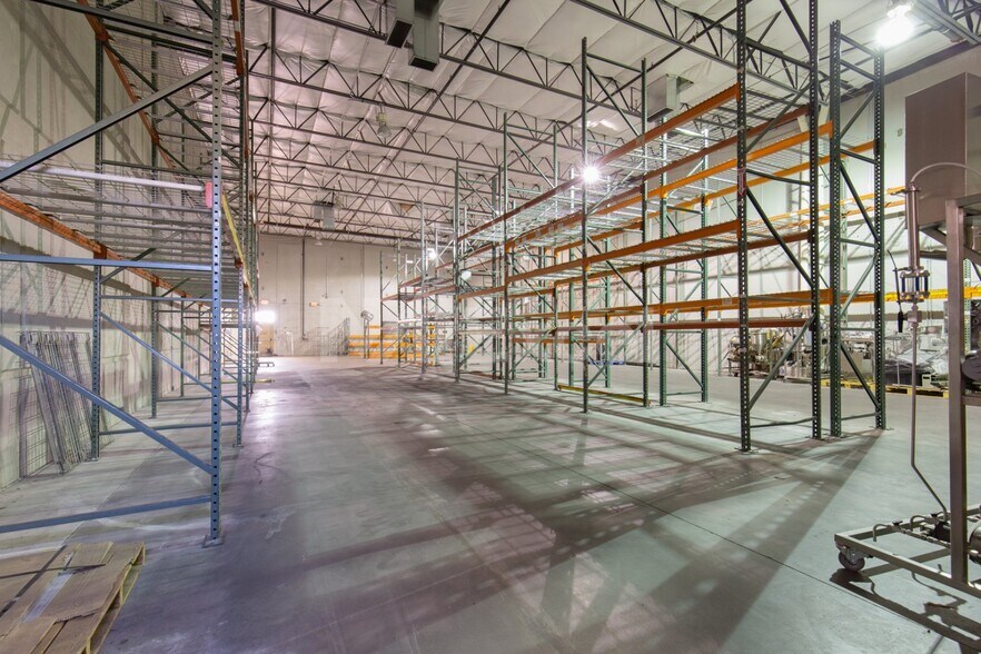 More Photos Of 1710 Whitney Mesa Dr, Henderson Warehouse For Lease
