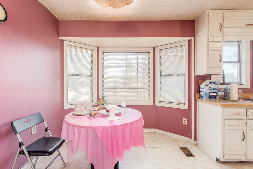 More Photos Of 1367 SW Highway 138, Riverdale Office For Sale