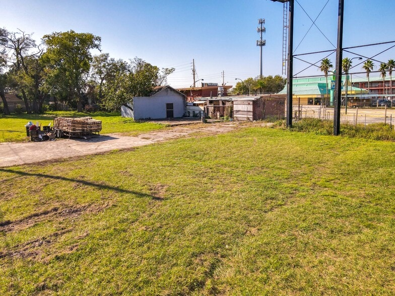 More Photos Of 707 S Orange Blossom Trl, Orlando Storefront For Sale
