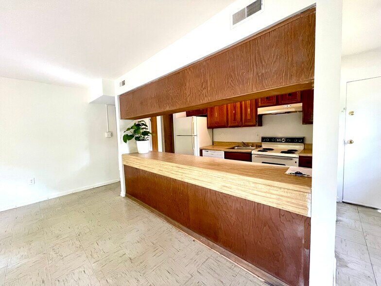 More Photos Of 7310 Columbia Ave, College Park Apartments For Sale