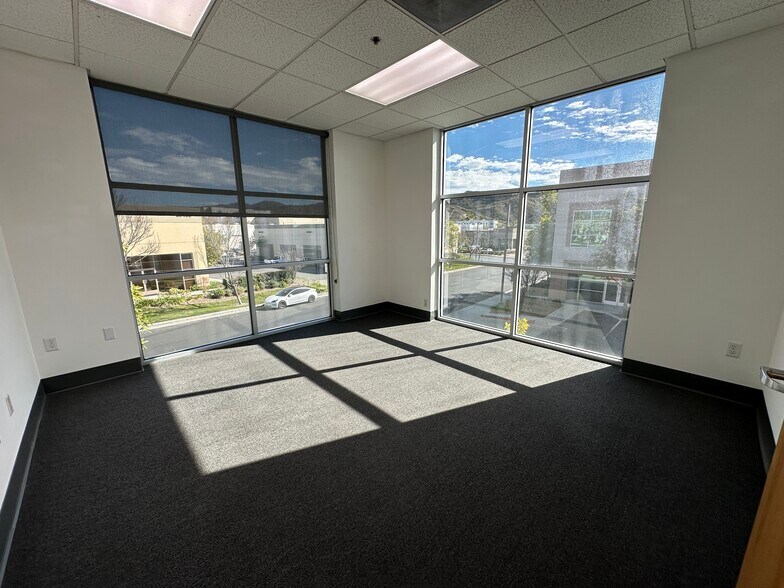 More Photos Of 26475 Summit Cir, Santa Clarita Warehouse For Lease