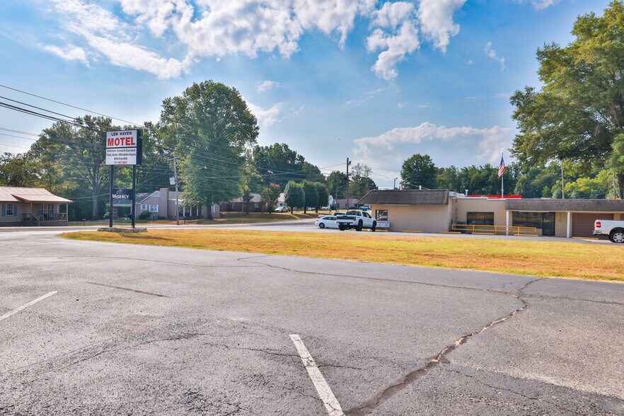 More Photos Of 551 Elm St, Martin Hotel For Sale