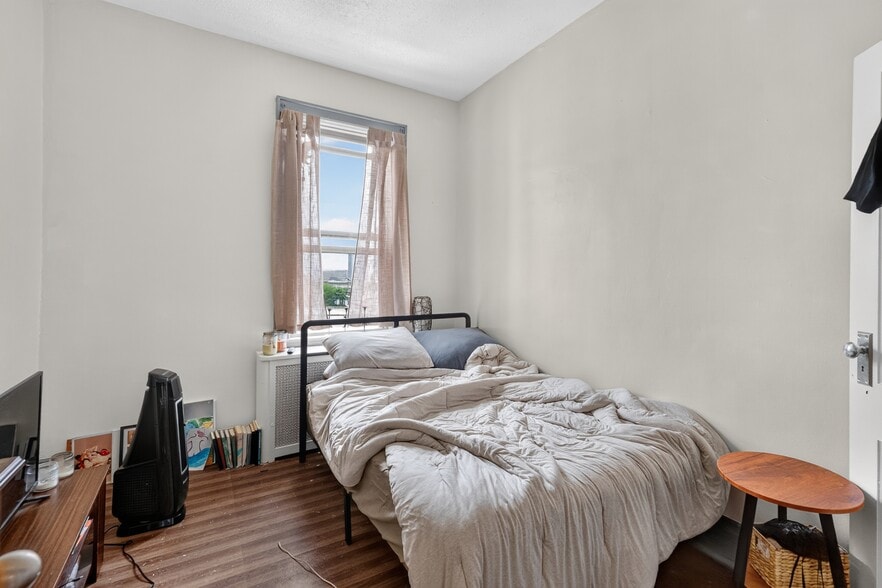 More Photos Of 154 Chestnut Ave, Jersey City Restaurant For Sale
