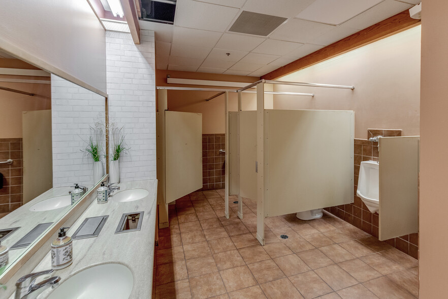 More Photos Of 15115 Edgewood Dr, Brainerd General Retail For Sale