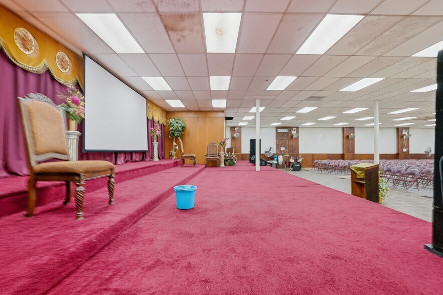 More Photos Of 1142-1148 Broadway, Camden Flex For Sale