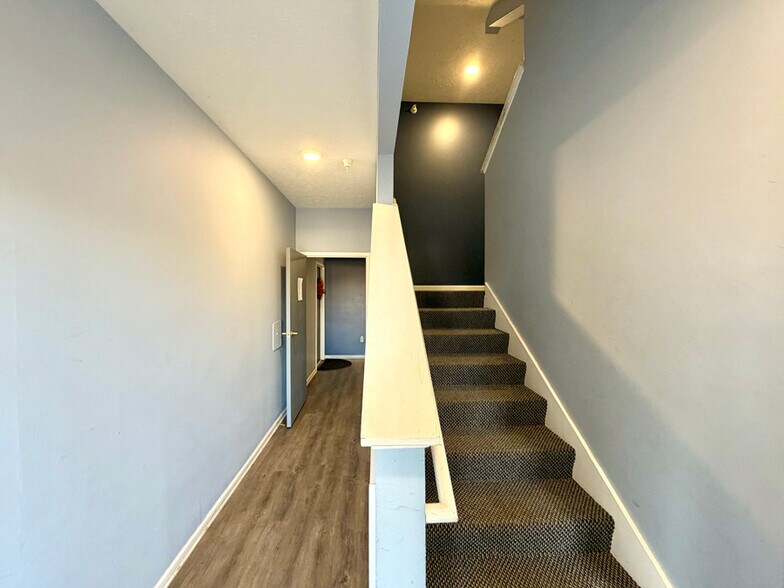 More Photos Of 904-908 Kasper St, Bellevue Multifamily For Sale