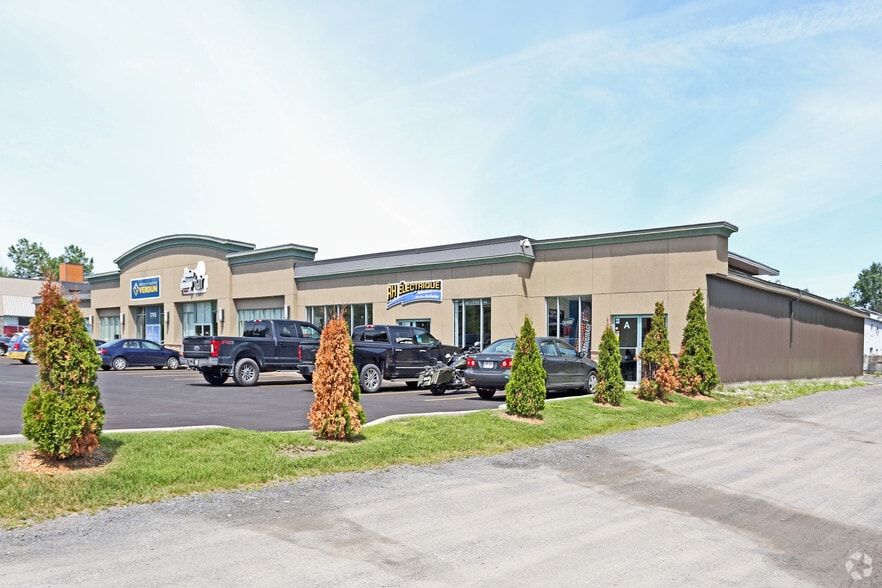 More Photos Of 1706 Ch Pink, Gatineau Storefront For Lease