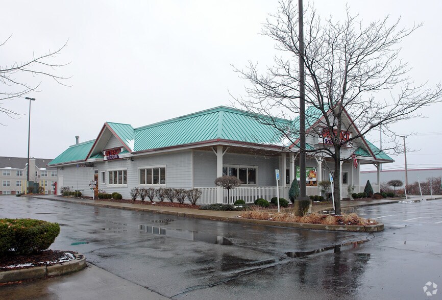 Primary Photo Of 7000 Tiffany S, Youngstown Restaurant For Lease