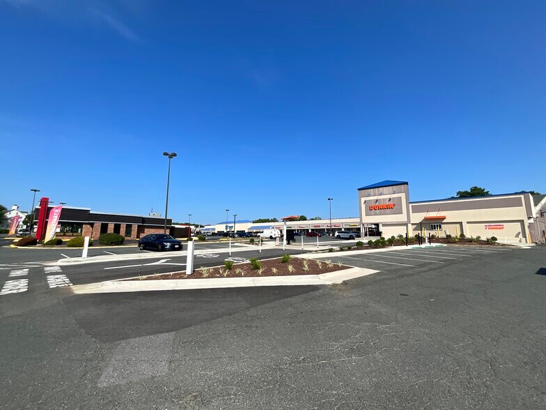 More Photos Of 8700 Richmond Hwy, Alexandria Unknown For Lease