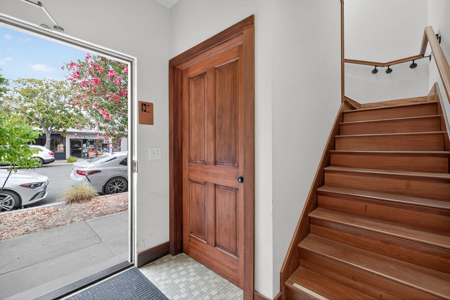 More Photos Of 3300 Broadway St, Sacramento Storefront Retail Office For Lease