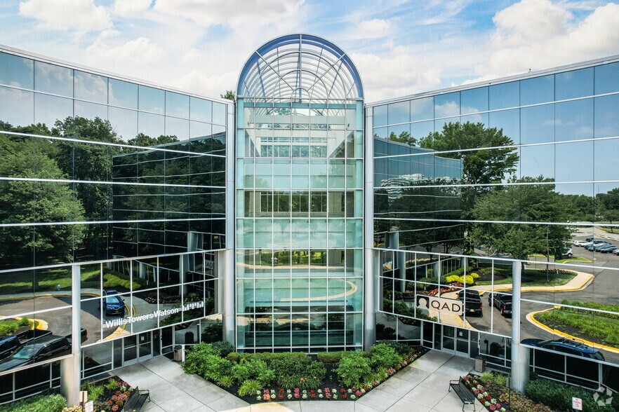 More Photos Of 10000 Midlantic Dr, Mount Laurel Office For Lease
