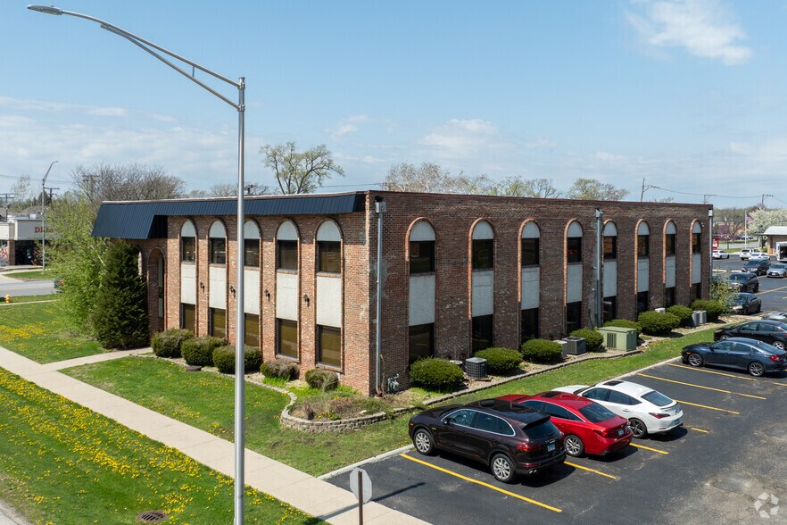 More Photos Of 10661 S Roberts Rd, Palos Hills Medical For Lease