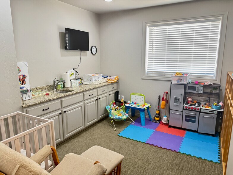 More Photos Of 450 E Main St, Yukon Religious Facility For Sale