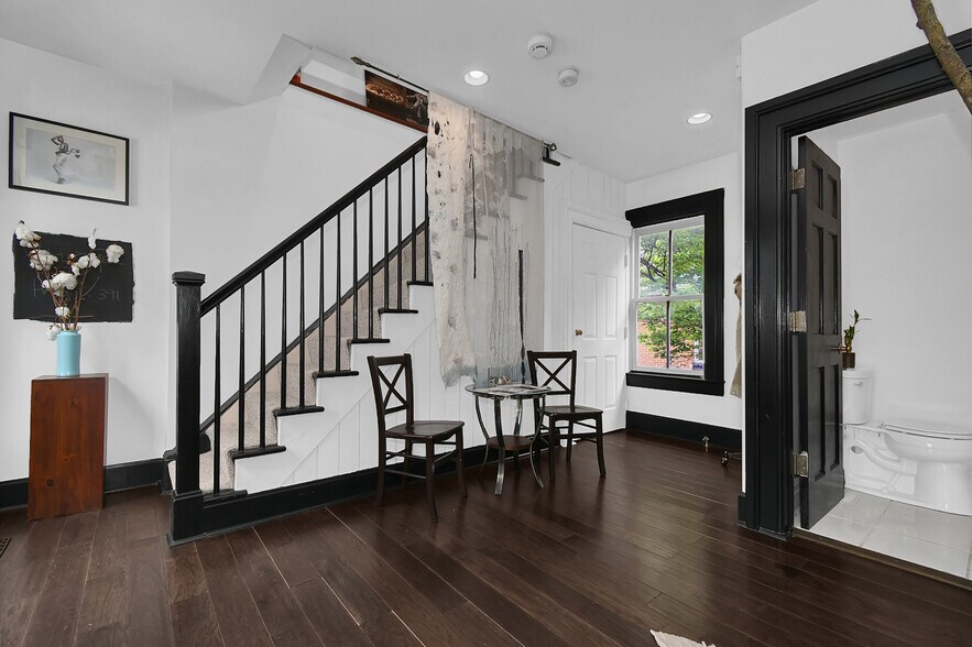 More Photos Of 391 E Livingston Ave, Columbus Office Residential For Sale