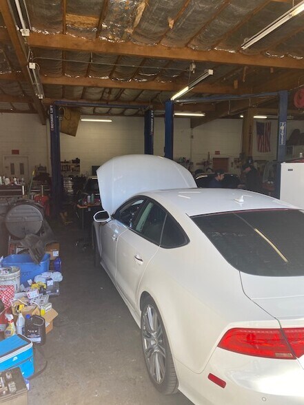 More Photos Of 1501 W Texas St, Fairfield Service For Lease