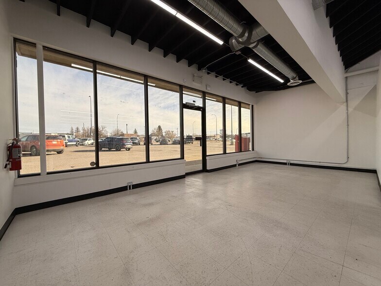 More Photos Of 126 Mayor Magrath Dr N, Lethbridge Storefront For Lease