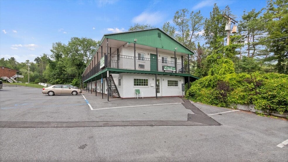 More Photos Of 5 Canada St, Lake George Hotel For Sale