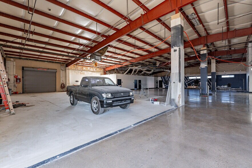 More Photos Of 4205 W Glenrosa Ave, Phoenix Warehouse For Lease