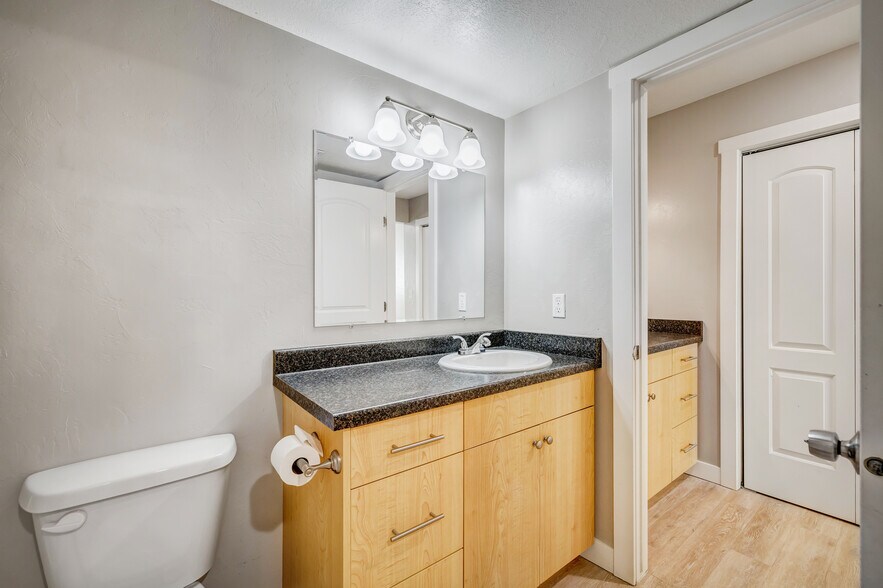 More Photos Of 800 W Highway Dr, Wellington Apartments For Sale