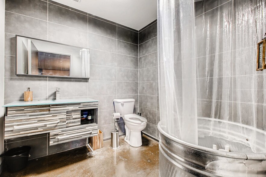 More Photos Of 9337 Commerce Center St, Highlands Ranch Showroom For Sale