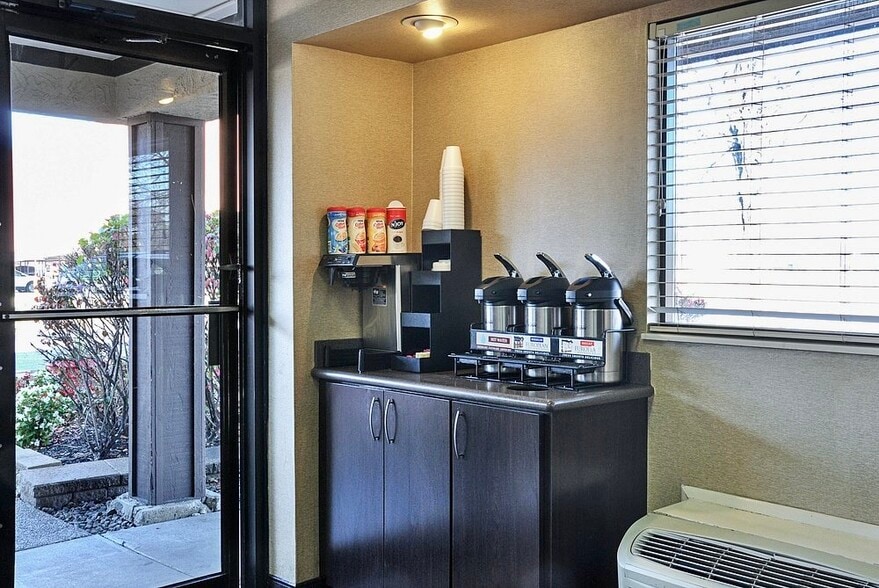 More Photos Of 32511 Concord Dr, Madison Heights Hotel For Sale