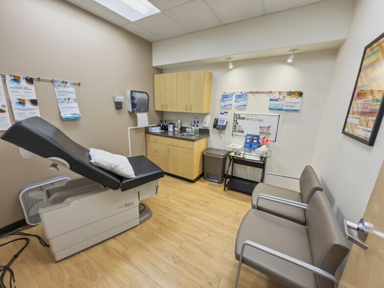 More Photos Of 308 Main St, Olathe Medical For Lease