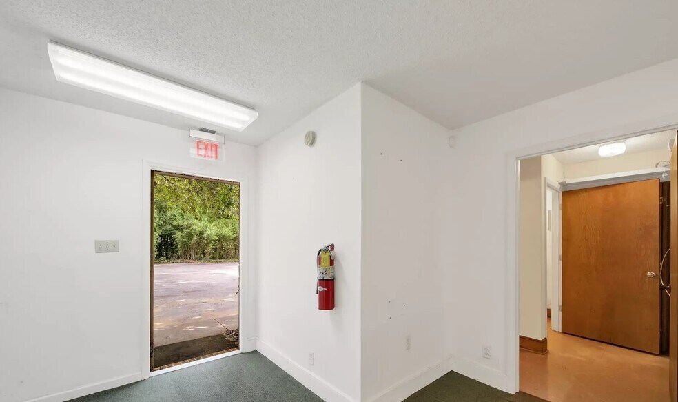 More Photos Of 209 W Barr St, Lancaster Office For Sale