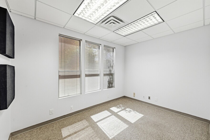 More Photos Of 8733 Shoal Creek Blvd, Austin Office For Sale