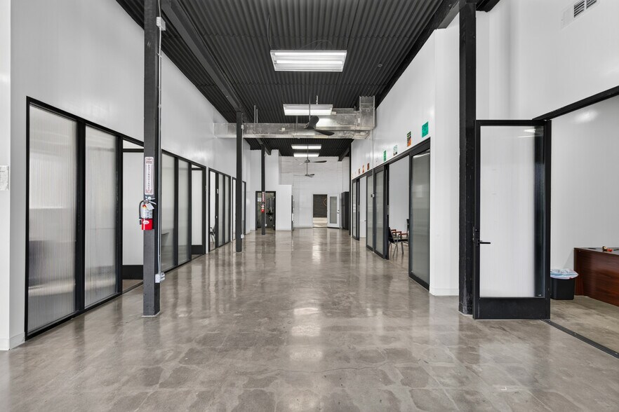 More Photos Of 6023 Hazeltine Ave, Van Nuys Warehouse For Lease
