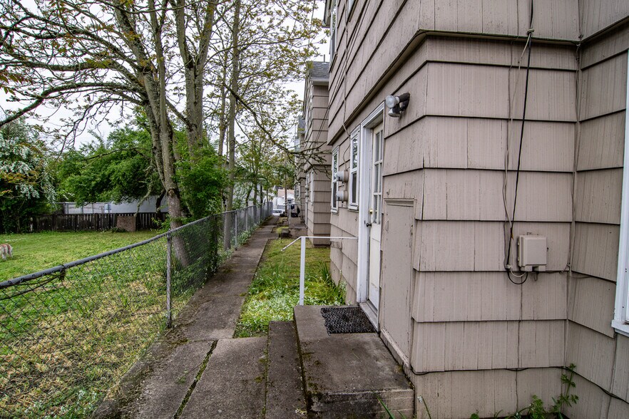 More Photos Of 435 NE Winchester St, Roseburg Multifamily For Sale
