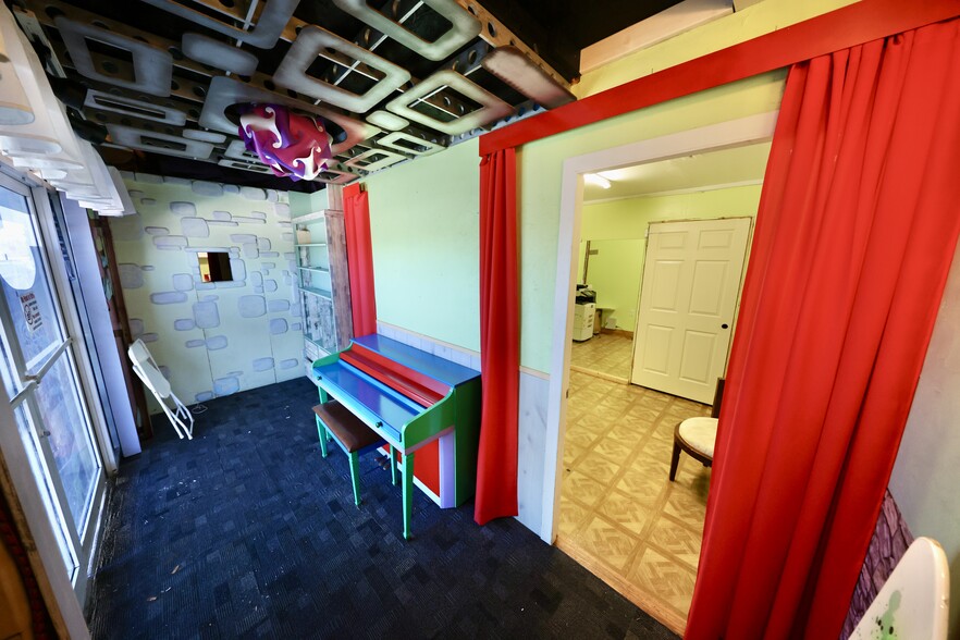 More Photos Of 774-798 W 84th St, Hialeah Warehouse For Lease