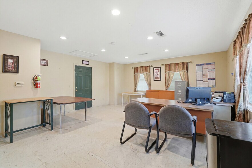 More Photos Of 433 Bradley Rd, Warren Apartments For Sale