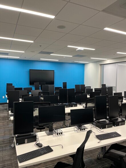 More Photos Of 5620 University Pky, Winston-Salem Unknown For Lease