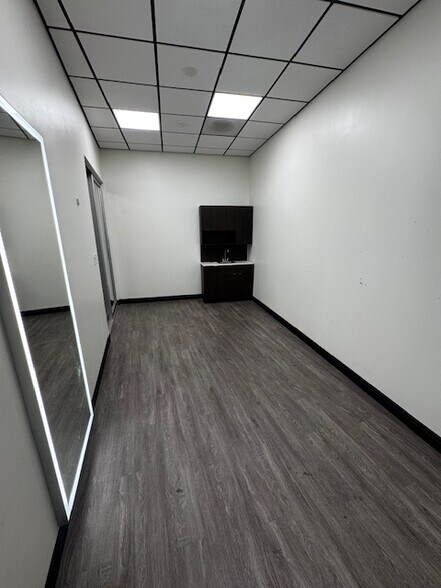 More Photos Of 5020 Park Ave, Memphis Coworking Space