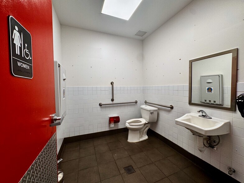 More Photos Of 5015 Hinkleville Rd, Paducah Restaurant For Lease