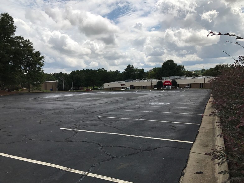More Photos Of 8030 Arrowridge Blvd, Charlotte Office For Sale